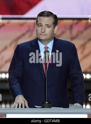 Cleveland, Ohio, USA. 20 juillet, 2016. Le sénateur américain Ted Cruz (républicain du Texas), lors de la Convention nationale républicaine de 2016 tenue à la Quicken Loans Arena de Cleveland (Ohio) le mercredi, Juillet 20, 2016.Credit : Ron Sachs/CNP. © Ron Sachs/CNP/ZUMA/Alamy Fil Live News Banque D'Images