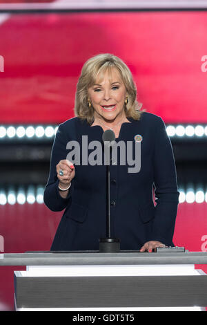 Cleveland, Ohio, USA. 21 juillet, 2016. Virginia Gov. Mary Fallin s'adresse aux délégués lors de la dernière journée de la Convention nationale républicaine le 21 juillet 2016 à Cleveland, Ohio. Credit : Planetpix/Alamy Live News Banque D'Images