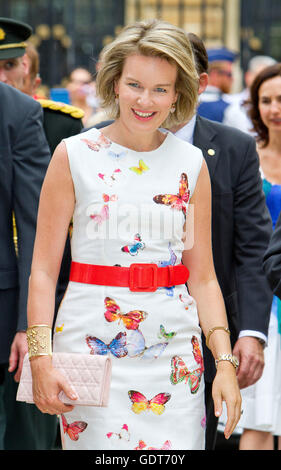 Bruxelles, Belgique. 21 juillet, 2016. Bruxelles, le 21-07-2016 La Reine Mathilde Visite au PRE/Warandapark NETHERLANDSOUT//Nieboer Albert - AUCUN FIL SERVICE - © dpa/Alamy Live News Banque D'Images