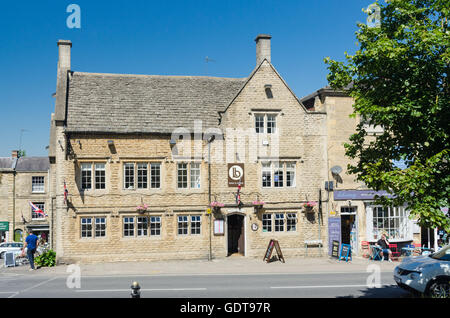 Amer et Twisted public house et restaurant à Chipping Norton Banque D'Images