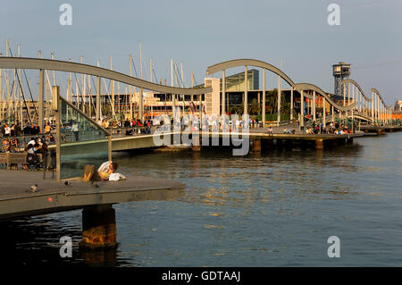 Barcelone : la Rambla de Mar et le centre commercial Maremagnum () dans le port de Barcelone Banque D'Images