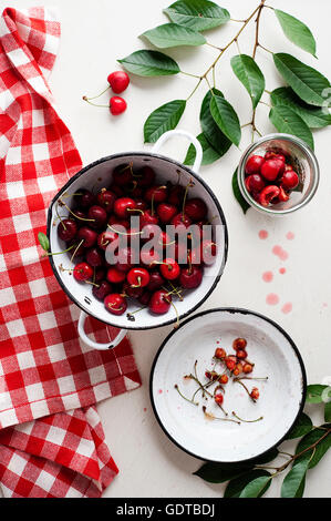 Matières premières fraîches Confiture de cerises prêt pour Banque D'Images