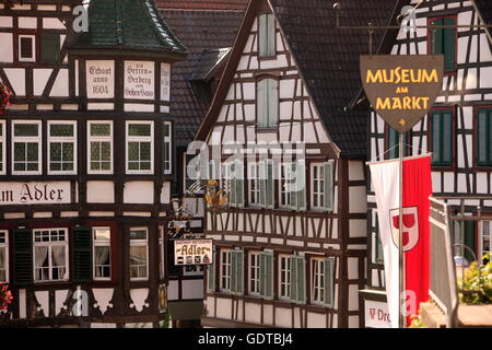 La vieille ville de la Forêt-Noire dans la Schiltach villige dans le sud de l'Allemagne en Europe. Banque D'Images