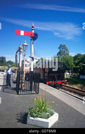 Loco vapeur Totnes Littlehempston approches sur la station "sud Devon Railway', UK Banque D'Images