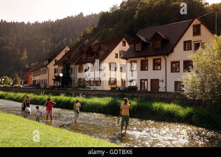 La vieille ville de la Forêt-Noire dans la Schiltach villige dans le sud de l'Allemagne en Europe. Banque D'Images