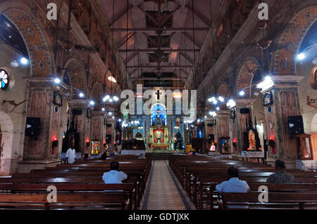 À l'intérieur de la basilique-cathédrale de Santa Cruz à fort Kochi, Kerala. Il a été construit à l'origine par le Po Banque D'Images