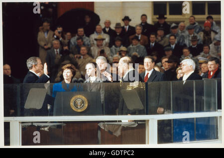 George W. Bush prêtant serment. Banque D'Images
