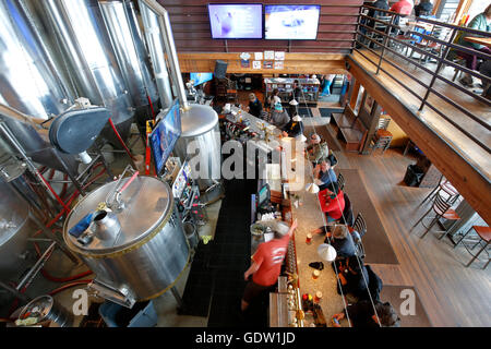 Cuves à bière et bar, Brasserie Breckenridge Breckenridge, Colorado, USA Banque D'Images