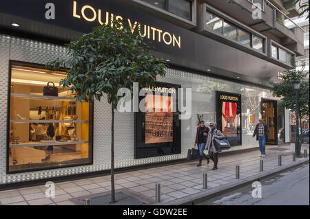 Louis Vuitton store dans la rue Proxenou Koromila Banque D'Images