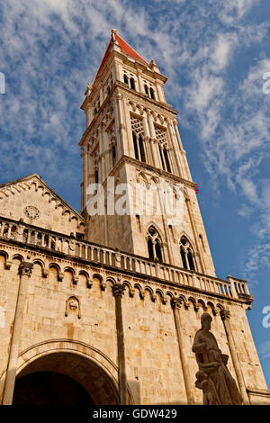 Tour du beffroi de la cathédrale de St Lawrence, Trogir, Croatie. Banque D'Images