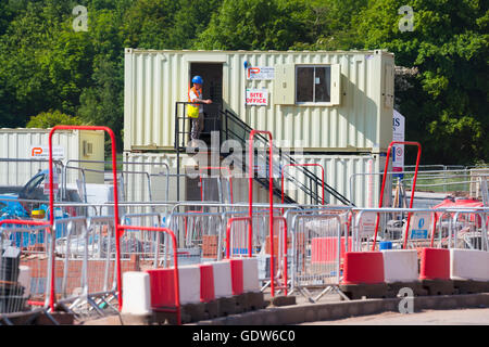 Cabines portables sur un site de construction de logements à Littlehampton, Shropshire, England, UK. Banque D'Images