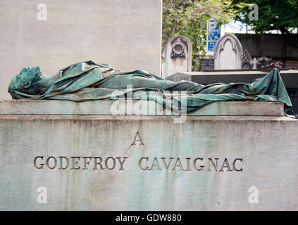 Tombe au cimetière de Montmartre à Paris, France Banque D'Images