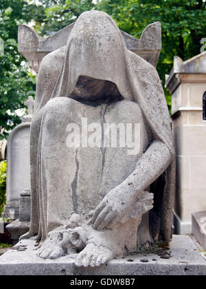 Tombe au cimetière de Montmartre à Paris, France Banque D'Images