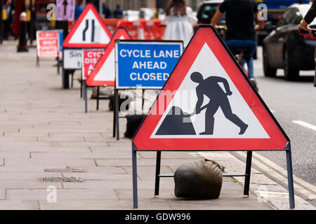 Les panneaux de circulation routière, Londres, Grande-Bretagne Banque D'Images