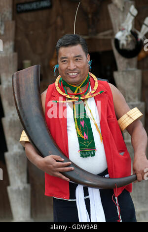 L'image de l'homme à la tribu des Chakhesang Hornbill festival, Nagaland, Inde Banque D'Images