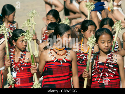 L'image de la tribu à la scène Sumi Hornbill festival, Nagaland, Inde Banque D'Images