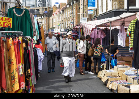 Le jupon Lane Market, marché de l'East End de Londres, le marché du dimanche de la rue du marché au Royaume-Uni. Londres multiculturel. La Grande-Bretagne multi culturel. Scène de rue à Londres. Banque D'Images