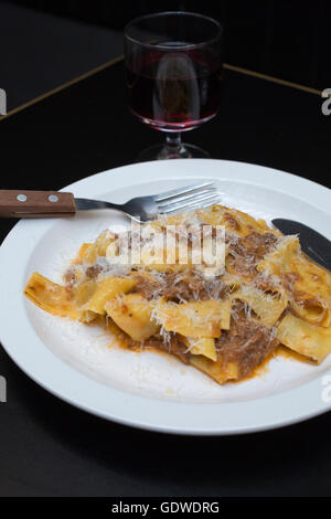 Pappardelle au boeuf Dexter de huit heures à ragu shin Padella, élégant nouveau pasta, Borough Market, London, England, UK Banque D'Images