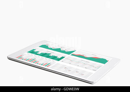 Tablette numérique avec des rapports financiers sur fond blanc Banque D'Images