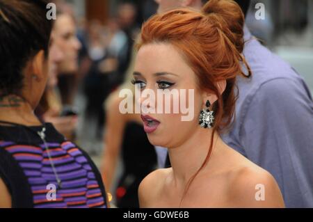 Una Healy de la girl band, le samedi assiste à la première du film de Londres Rencontrez les Miller. Banque D'Images