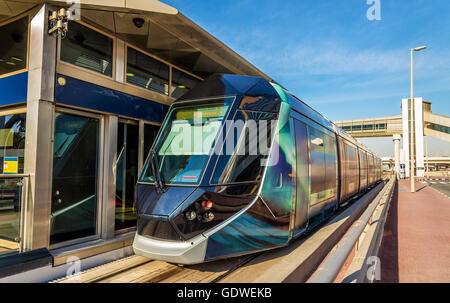 Tramway à une station à Jumeirah, Dubai Banque D'Images