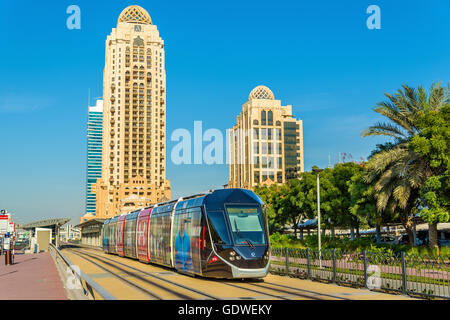 Dubaï, Émirats arabes unis - 31 DÉCEMBRE : tramway Citadis 402 Alstom le 31 décembre Banque D'Images