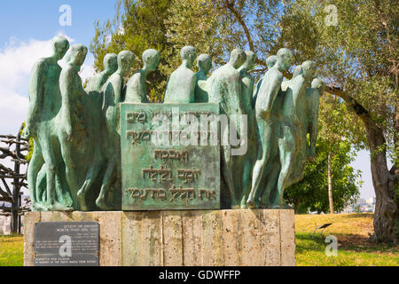 Mont Herzl de Jérusalem Israël Yad Vashem Hubertus von bronze statue Pilgrim Memorial 1990 à la marche de la mort de Dachau 7 000 morts Banque D'Images