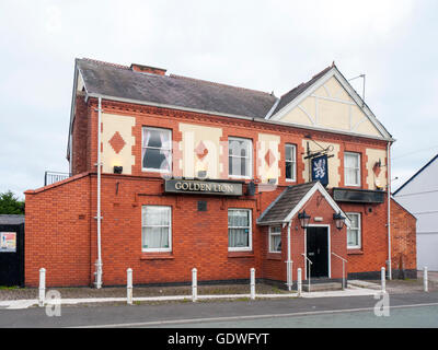 Golden Lion pub à Winsford Cheshire Royaume-Uni. Démoli en août 2019 Banque D'Images