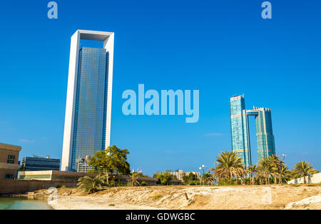 Gratte-ciel à Abou Dhabi, la capitale de la Unis Banque D'Images