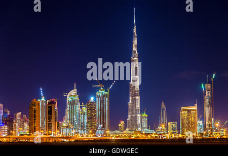 Vue de nuit avec Dubai Downtown Burj Khalifa Banque D'Images