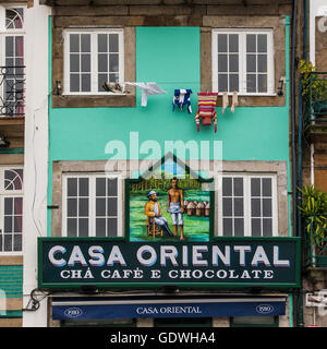 Casa épicerie Orientale, Porto, Portugal Banque D'Images