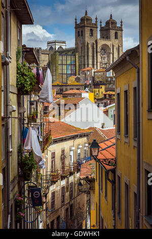 Vue panoramique du quartier de Ribeira, à Porto, Portugal Banque D'Images