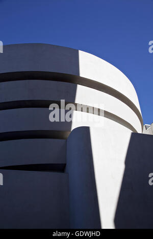 Le célèbre Musée Solomon R. Guggenheim d'art moderne et contemporain, le 2 février 2016 à New York City Banque D'Images