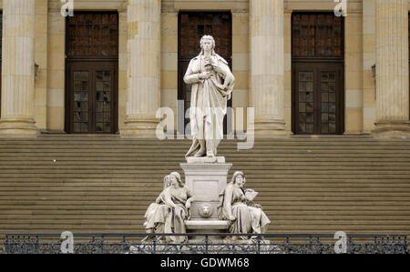 Le Schiller Monument et le Konzerthaus Berlin Banque D'Images