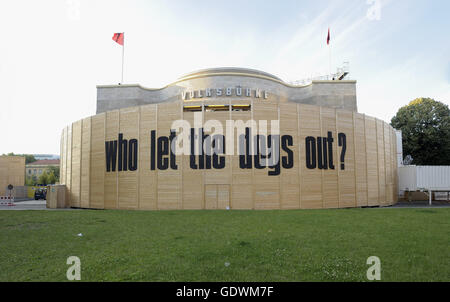 Agora : l'extérieur Volksbuehne am Rosa-Luxemburg-Platz Banque D'Images