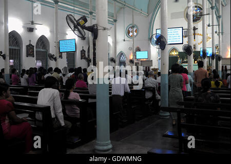 La messe du dimanche à Yangon Banque D'Images