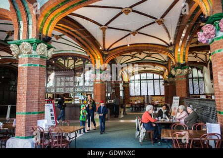 Palau de la Musica Catalana, café situé dans le foyer du rez-de-chaussée, par Lluís Domènech i Montaner, Barcelone, Espagne Banque D'Images