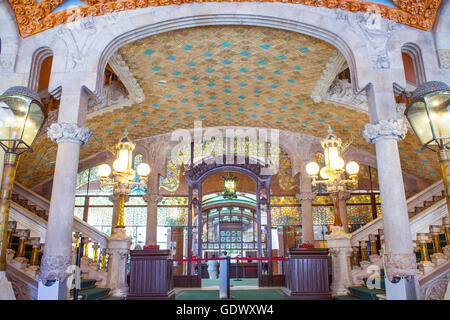 Foyer de Palau de la Musica Catalana,escaliers de la cale, par Lluís Domènech i Montaner, Barcelone, Espagne Banque D'Images
