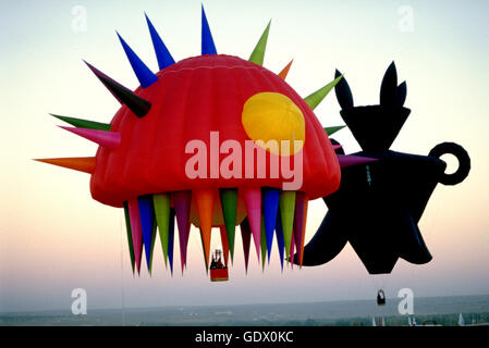 Sculpteur Andre Heller's flying sculptures - forme spéciale des montgolfières à l'Albuquerque International Balloon Fiesta. Banque D'Images