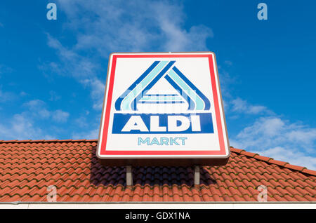 OLDENZAAL, Pays-Bas - 3 novembre, 2015 : le logo du magasin Aldi. Aldi est une chaîne allemande d'exploitation de l'escompte superm Banque D'Images