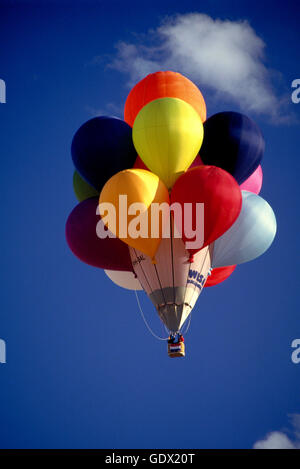 "Un bouquet de ballons' forme spéciale hot air balloon à l'Albuquerque International Balloon Fiesta. Nouveau Mexique, USA. Banque D'Images