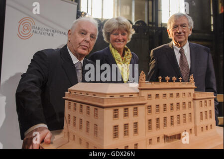 Daniel Barenboim, le professeur Monika Gruetters et le Professeur Dr. Michael Naumann à Berlin, Allemagne, 2014 Banque D'Images