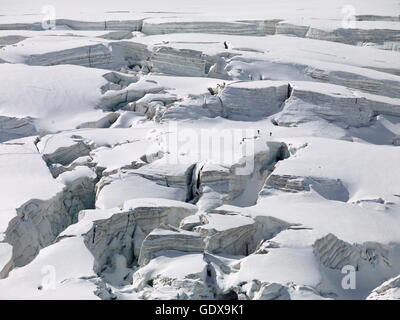 Géographie / voyages, France, passage de crevasses sur l'Alpinisme glacier géant en été, Chamonix, Mont-Blanc, Additional-Rights Clearance-Info-Not-Available- Banque D'Images