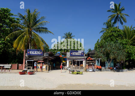 La Hat Railay Beach à Leh Railay près de Ao Nang à l'extérieur de la ville de Krabi sur la mer d'Andaman au sud de la Thaïlande. Banque D'Images