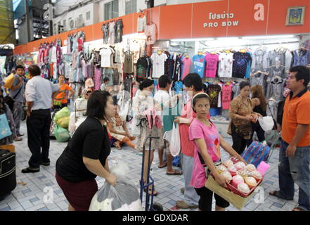 Le Textil Pratunam Market shopping mall dans le centre-ville à l'aerea pratunam dans la ville de Bangkok en Thaïlande en Suedosta Banque D'Images