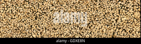 Gros tas de bois de sciage pour faire un joli motif naturel ou texture background au format panoramique Banque D'Images