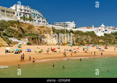 Le Portugal, l'Algarve, Albufeira en été, à l'hôtel Rocamar sur les falaises Banque D'Images