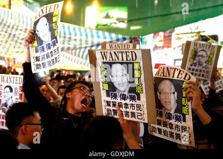 Poursuivre les efforts de la Police de Hong Kong Sites protestation claire Banque D'Images