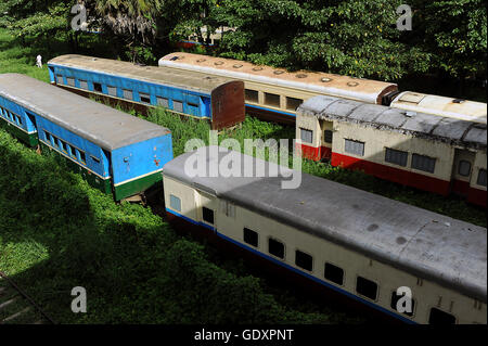 Le Myanmar. Yangon. L'année 2013. Trains anciens Banque D'Images