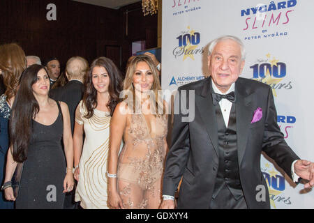 Los Angeles, Californie, USA. 28 février, 2016. Garry Marshall, producteur/réalisateur/scénariste arrive à 'nuit de 100 étoiles' Banque D'Images